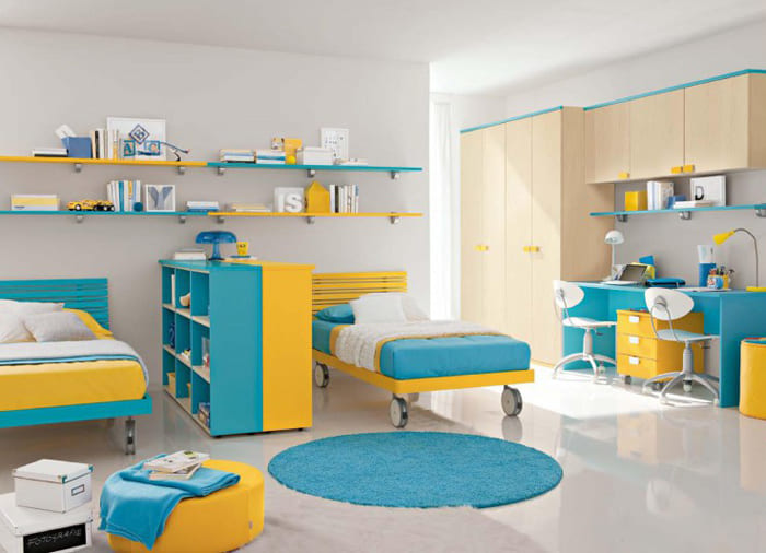 Ο χώρος της κρεβατοκάμαρας διαχωρίζεται από την περιοχή μελέτης, τα παιδιά έχουν συνηθίσει την υπεύθυνη στάση απέναντι στα μαθήματα