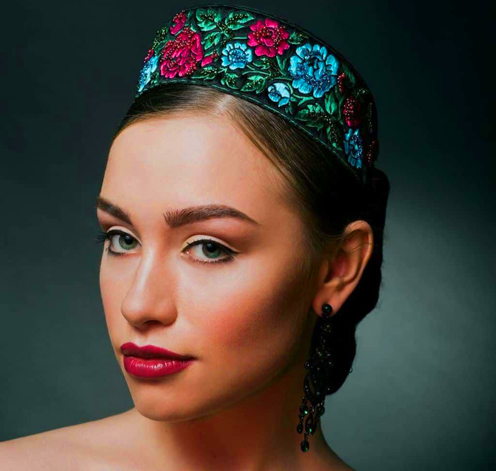 Руски кокошник го направи сам