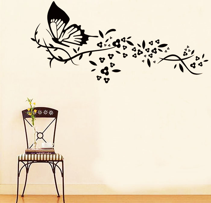 Long stencils are often used as a border. They try to duplicate them along the partitions.