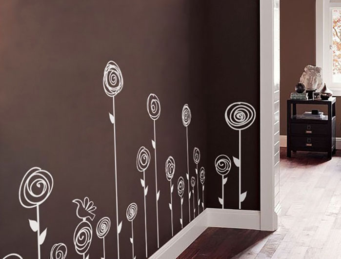 It is better to refuse complex patterns with small details altogether. From afar, they seem like a ridiculous stain