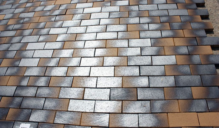 Το μοντέλο έχει μια λεπτή κλίση στη μέση