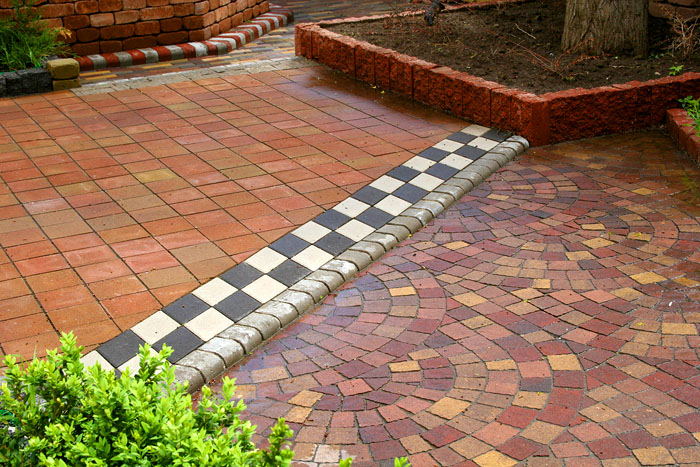 Οι μεταβάσεις μπορούν να δημιουργηθούν χρησιμοποιώντας πλακίδια διαφορετικού χρώματος και σχήματος