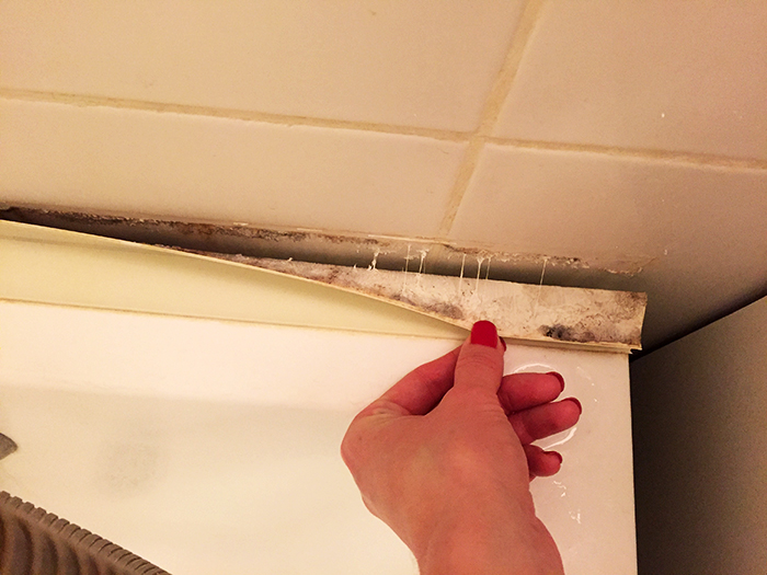 Εάν η αυτοκόλλητη πλακέτα κολληθεί σωστά στον σύνδεσμο, μπορεί να σχηματιστεί καλούπι και να σφραγιστεί η σφράγιση