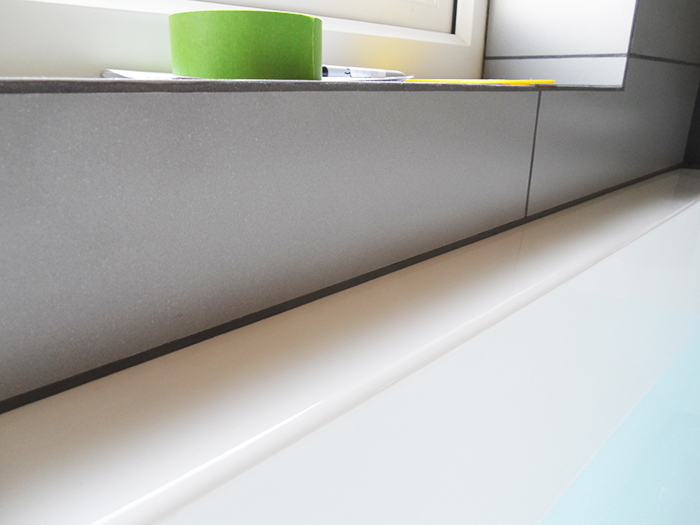 Οι επίπεδες ακρυλικές κατασκευές είναι κατάλληλες για την προστασία του νεροχύτη του μπάνιου