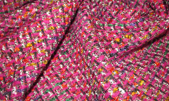 В дизайна на букле най-често се използват геометрични шарки и ивици.