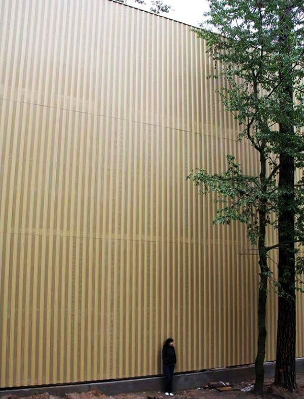 รั้วสำหรับกระท่อมฤดูร้อนและพื้นที่อยู่อาศัยระหว่างเพื่อนบ้านแม้ใกล้ทางหลวงต้องไม่เกิน 1.5 ม