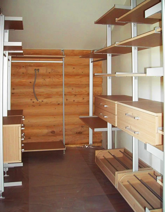 Sie können einen Kleiderschrank mit perfekter Füllung für Ihre eigenen Bedürfnisse bestellen