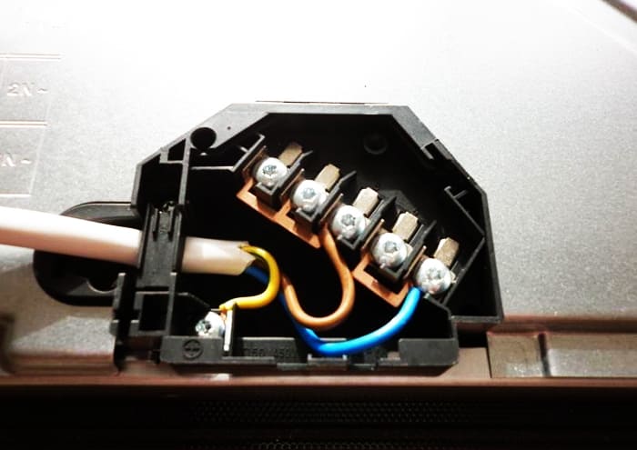 Molte tessere hanno un contatto con il suolo separato