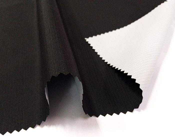 Цветът на предната и задната страна обикновено е различен при полиамидните тъкани